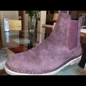 Men Chelsea Boot.   Color: Wine    Size: 9 USA